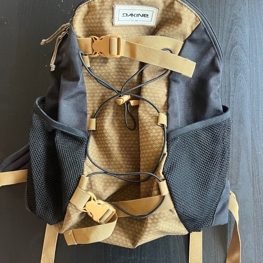 Dakine Wonder 15L Backpack